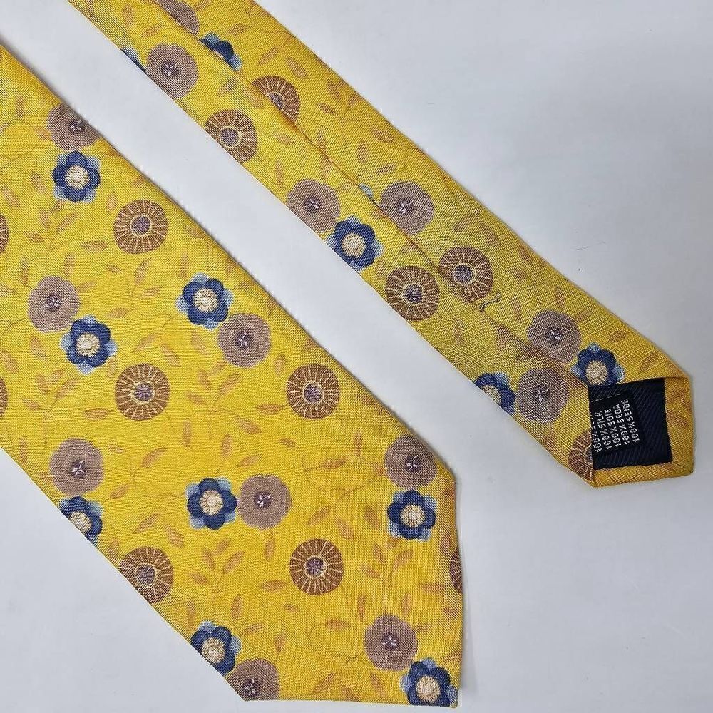 NICK HILTON SILK TIE YELLOW GOLD BLUE FLORAL PATTERN ITALY SMOOTH 3.25"